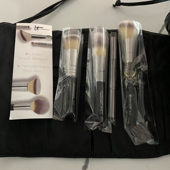 it cosmetics Handbags - New IT Black Cosmetic Brush Roll Bag
